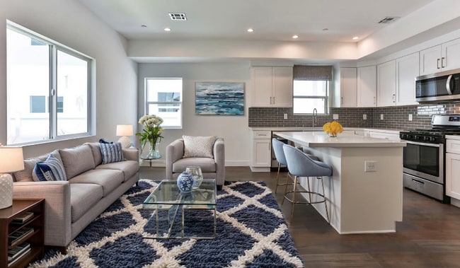 Photo - 3946 1/2 S Budlong Ave Townhome