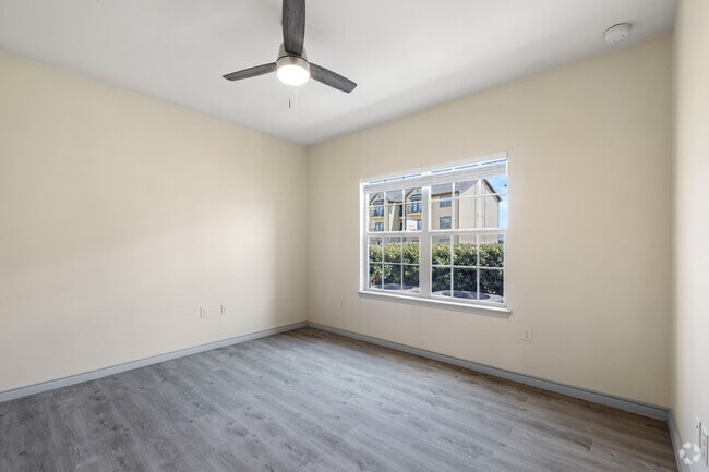 2BR, 2BA - 876SF - Primary Bedroom