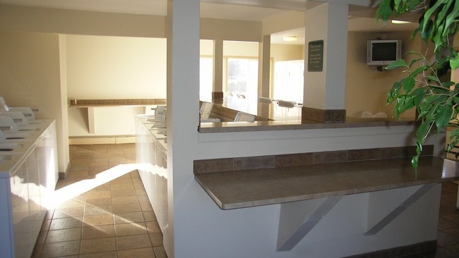 Lavandería en el lugar - Park Village Apartments