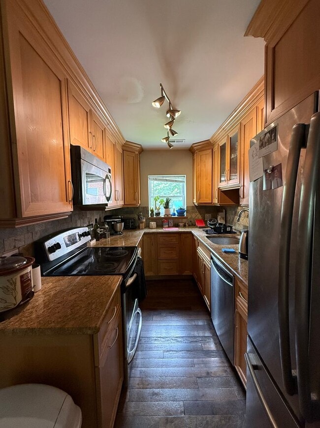 Building Photo - Spacious, Renovated Brighton / Oak Square area Condo with parking for September 1st - NO FEE