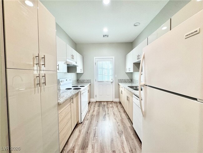 Photo - 1370 Ogallala St