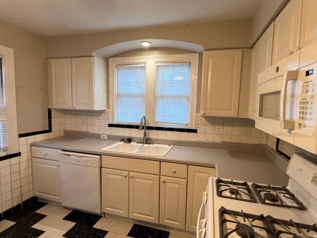 Photo - Updated 3+ Bedroom Brick Bungalow in Brentwood!