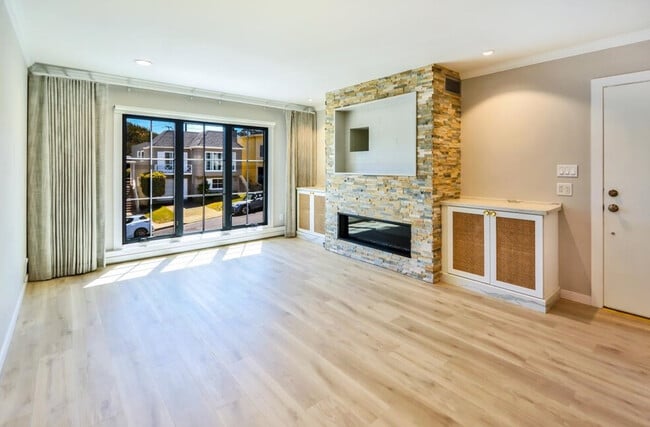 90 Pinehaven Dr
