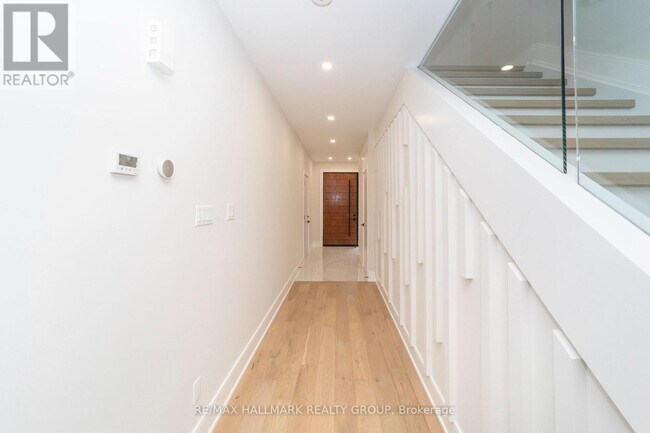 Photo - 185 Carleton Ave