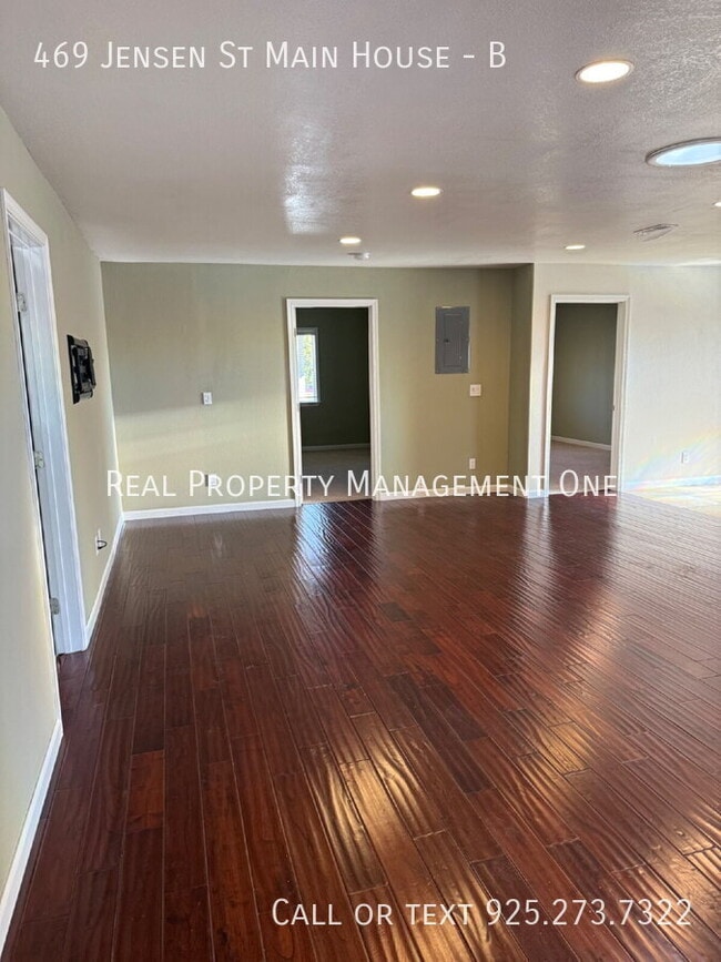 Photo - 469 Jensen St