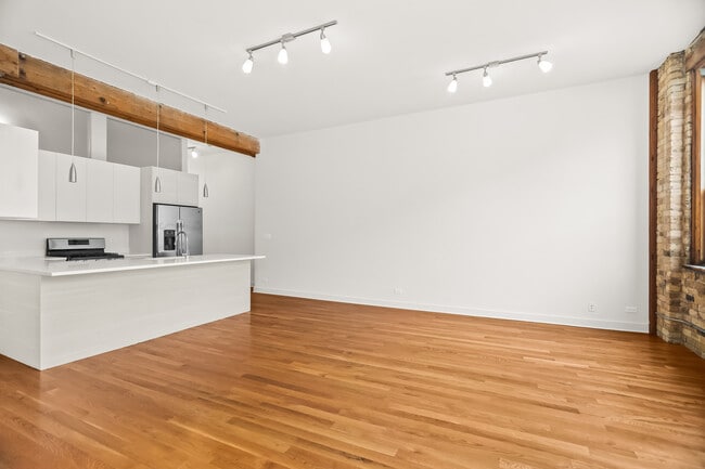 Photo - 1755 N Damen Ave