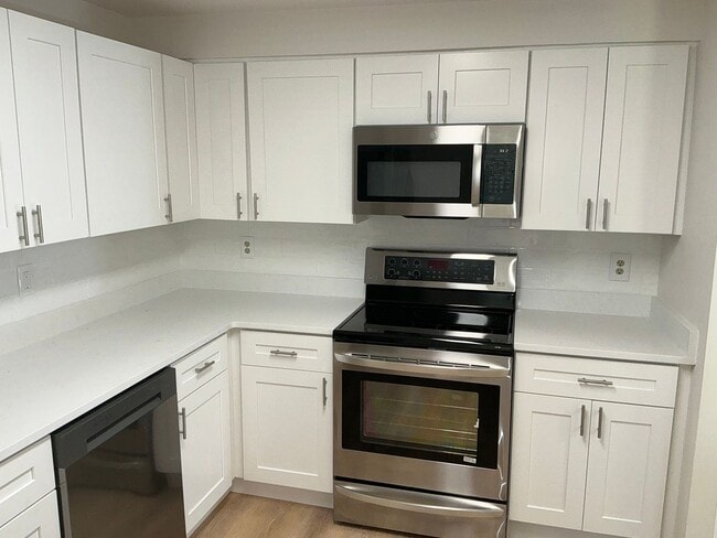 Photo - Very well maintained 3 bedroom 2 full 1 half bath town home located in the desired Stonebridge Co...