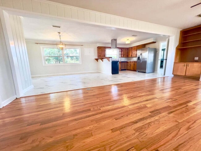 Photo - 1337 Broad St