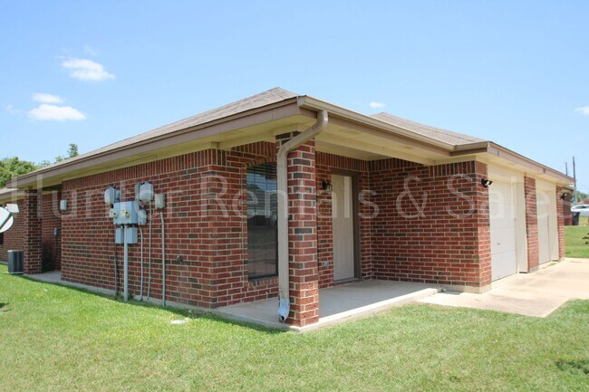 Photo - Comfortable Living with Modern Features