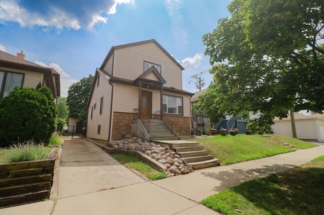 Building Photo - 6341 W Eddy St Rental