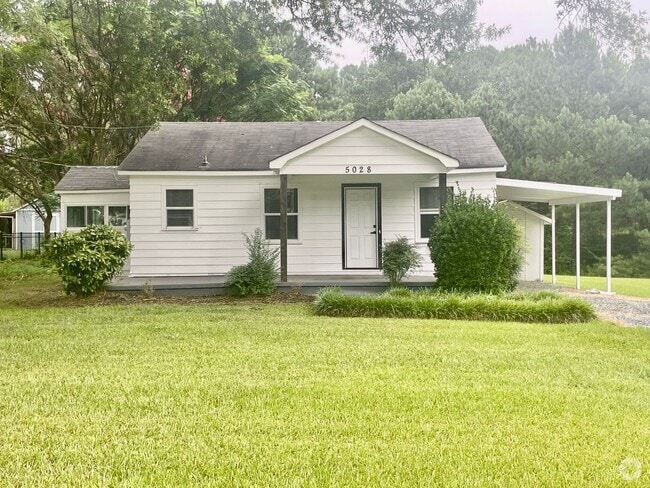 Building Photo - Welcome to this Beautiful Newly Renovated ... Rental