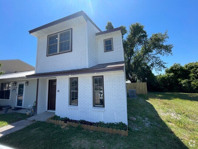 Building Photo - For Lease - 2 BR | 2.5 BA Fully Remodeled ... Rental