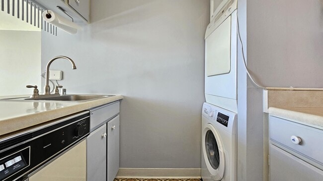 Photo - 1571 Piikoi St