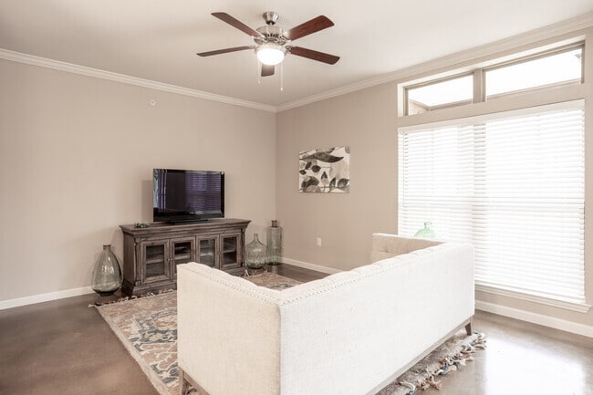 1BR, 1BA - 941SF