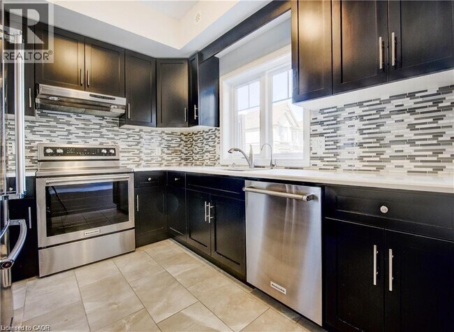 Photo - 70 Willowrun Dr