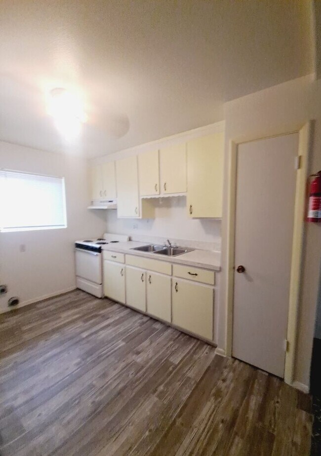 Photo - 3215 Morris St NE Unit 3