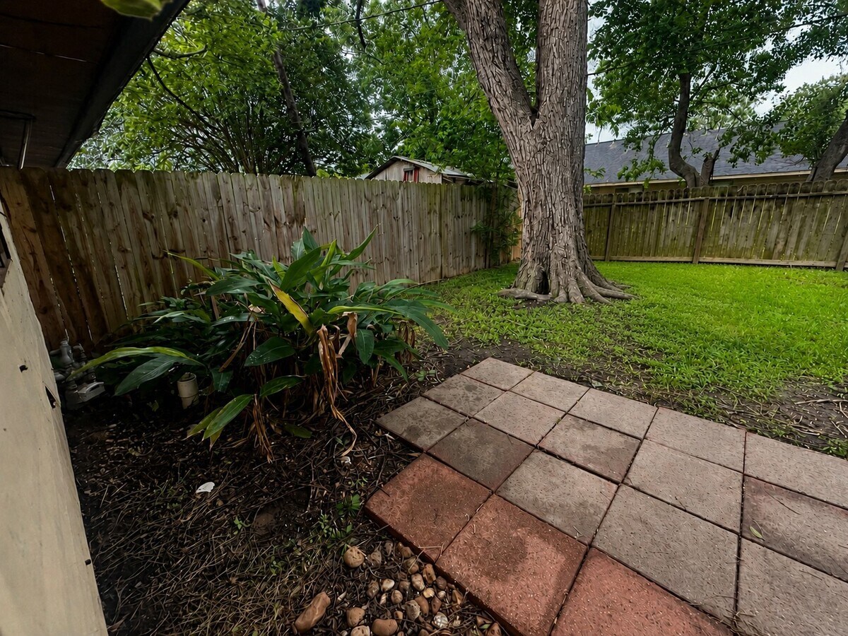 Photo - 615 Cole St
