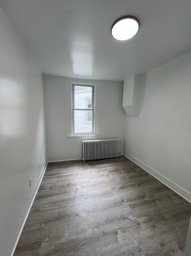 Photo - 305 E 20th St