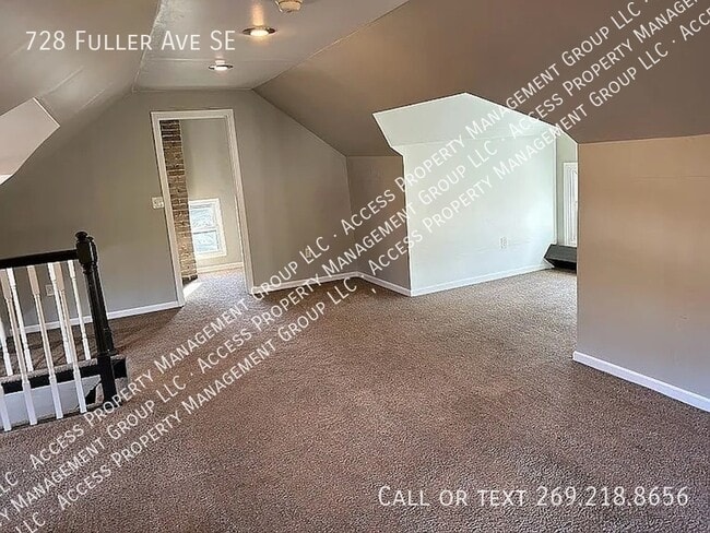 Photo - 728 Fuller Ave SE