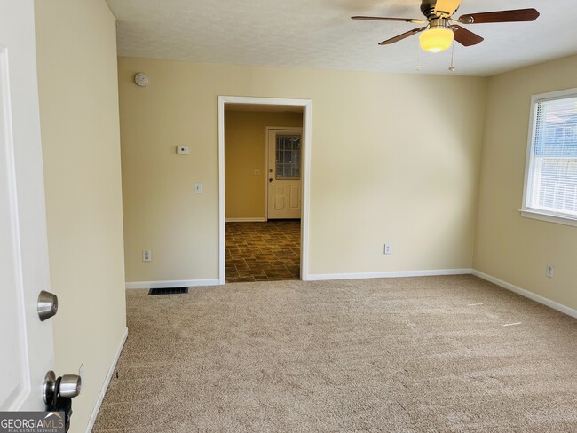 Photo - 25 St Clair St