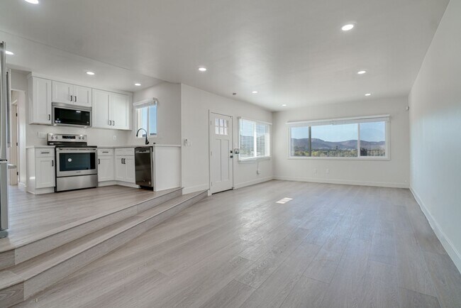 Mission Gorge - Mission Gorge Apartment Unit B