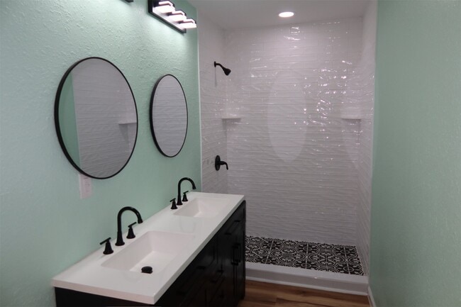 Photo - 5122 Avenue L