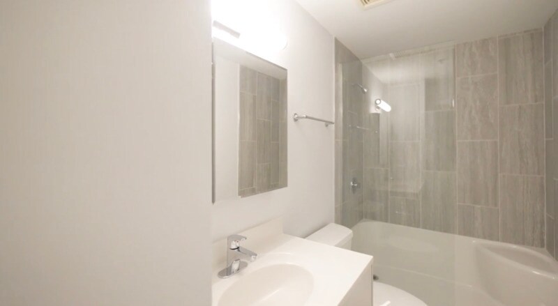 Photo - 176 N Wells St