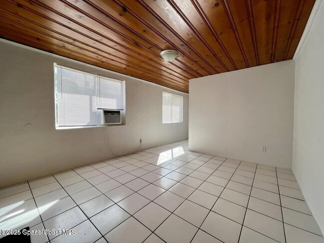 Photo - 441 Vickers St