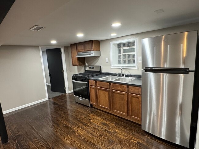 Photo - 6840 S Champlain Ave