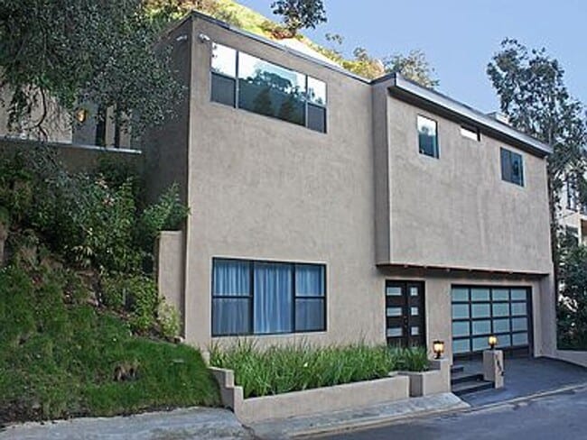 Building Photo - Live in the 90210! Stunning Modern Newly Renovated 2 Bedroom plus bonus room home in Beverly Hills!