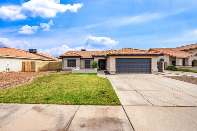 Building Photo - 5531 E Elena Ave