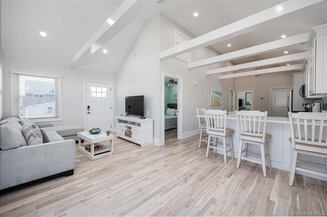 Building Photo - 24 Pennsylvania Ave Unit Upper