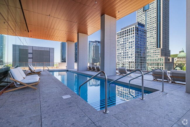 Exterior Pool - Skyla