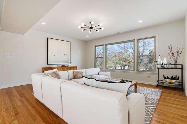 Photo - 2128 N Whipple St Unit 1N