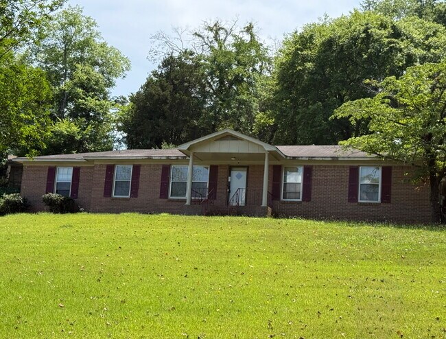 Building Photo - "Discover Comfort and Space: Charming 3-Bed, 2-Bath Home in Huntsville's Heart - 1808 Sq. Ft. of ...