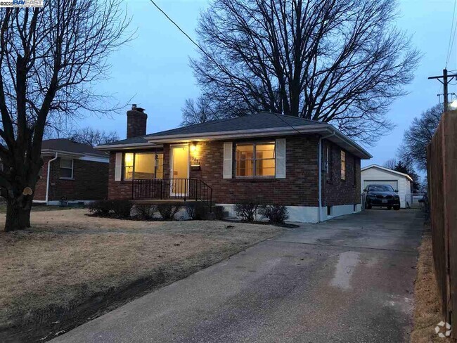 Building Photo - 3928 Weber Rd Rental