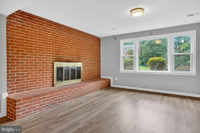 Photo - 9718 Counsellor Dr