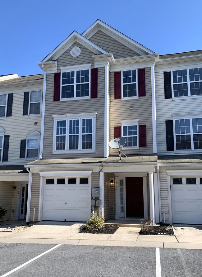 Photo - Spacious 3-Bed / 2.5-Bath Townhome – Antrim Crossing Subdivision