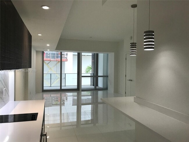 Building Photo - 851 NE 1st Ave Unit 207