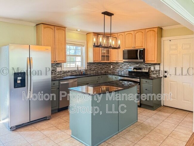 Photo - 2502 Little John Trail SE