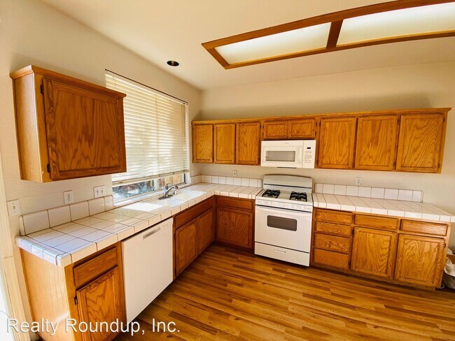 Photo - 3 br, 2 bath House - 9481 Windrift Ln