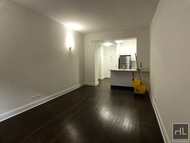 Photo - WEST 22 STREET Unidad 4H