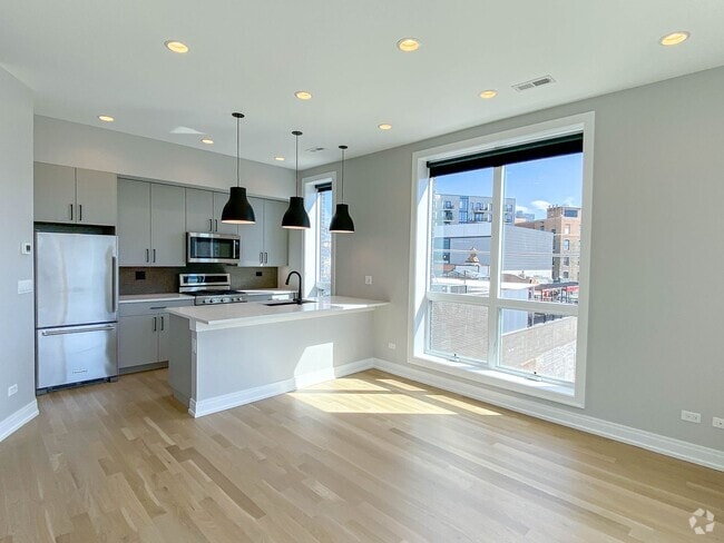 Building Photo - 1058 W Cornelia Ave Rental