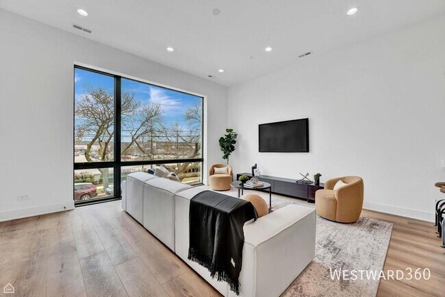 1616 W Hastings St Unit 100