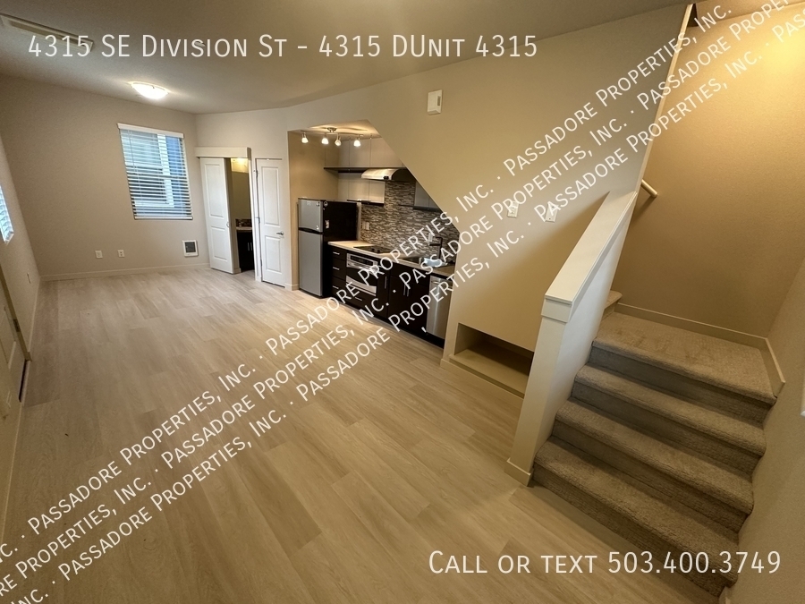 Photo - 4315 SE Division St (Portland, OR)