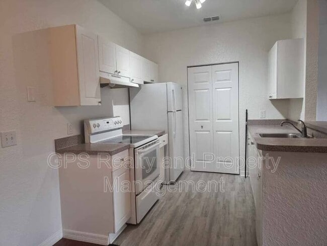 Building Photo - 830 Grand Regency Pte Unit 200 Rental