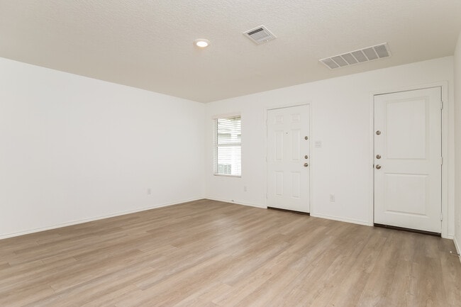 Photo - 13906 White Water