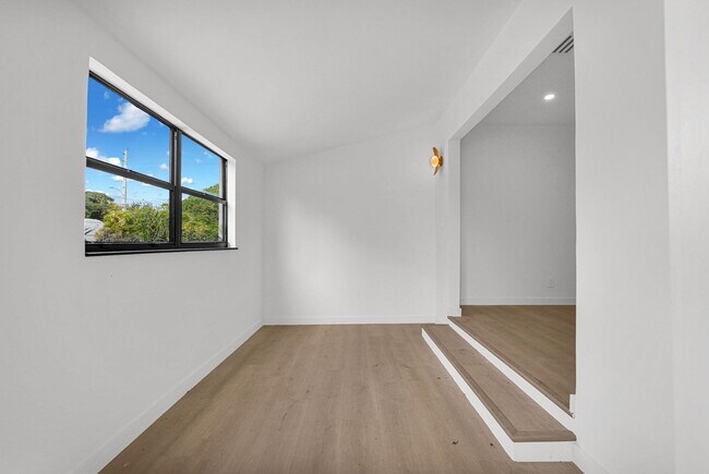 Photo - 81 NW 45th St