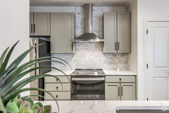 Building Photo - Now Leasing – Enjoy 2 Weeks Free Rent Unit SS2 Rental