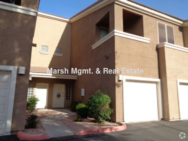 Building Photo - Very nice 2 bedroom condo in Mesa in a gat...